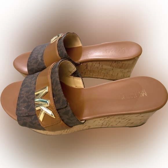 Michael Kors Jilly Platform Slide - Picture 1 of 3